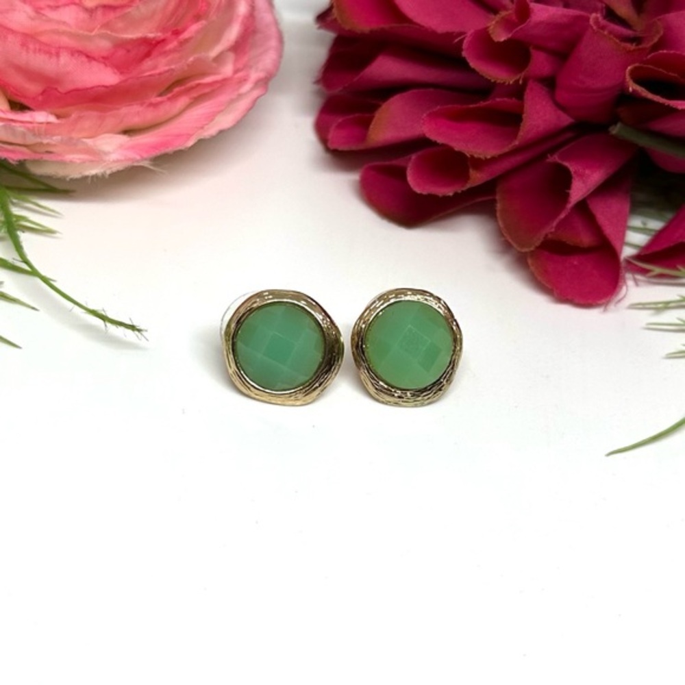 NEW⚜️Sage Green Glass Crystal Cabochon Earrings